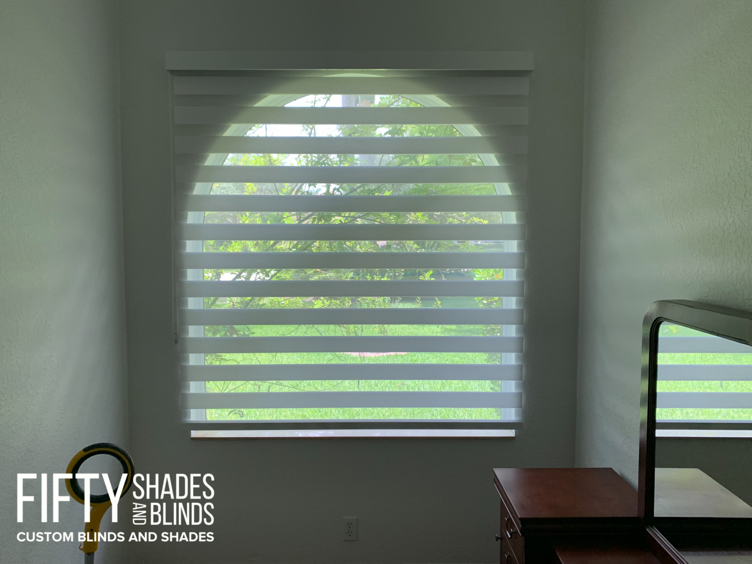 Arched Window shade_28